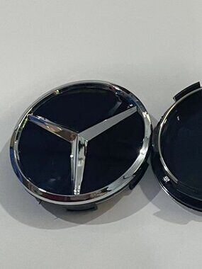 Brand New 4 pcs 4 X Mercedes 60mm Outer, 55mm clips diameter GLOSS BLACK